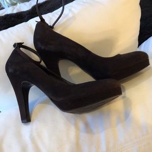👠BCBG Girls Brown suede ankle strap platform heels